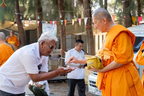 ภาพ No.301390:ภาพเบื้องหลังอาสาสมัครรวมใจ ชุดที่ 4 ในโครงการธรรมยาตรา กตัญญูบูชา มหาปูชนียาจารย์ พระมงคลเทพมุนี(สด จนฺทสโร) พระผู้ปราบมาร อนุสรณ์สถาน 7 แห่ง ปีที่ 14