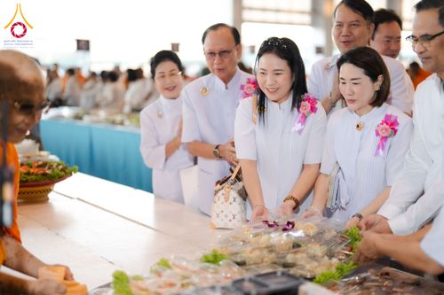 ภาพ No.305350:วันที่ 29 มกราคม พ.ศ. 2569 พิธีถวายภัตตาหารเป็นสังฆทาน แด่พระธรรมยาตรา ณ วัดพระธรรมกาย  จังหวัดปทุมธานี ในโครงการธรรมยาตรา กตัญญูบูชา มหาปูชนียาจารย์ พระมงคลเทพมุนี(สด จนฺทสโร) พระผู้ปราบมาร อนุสรณ์สถาน 7 แห่ง ปีที่ 14