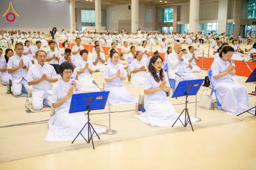 ภาพ No.321579:วันอาทิตย์ที่ 12 เมษายน พ.ศ.2569 กิจกรรมงานบุญวันอาทิตย์ สาธุชนปฏิบัติธรรมร่วมกัน ณ ห้องแก้วสารพัด 1 วัดพระธรรมกาย ปทุมธานี