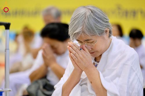 ภาพ No.284949:วันอาทิตย์ที่ 14 ธันวาคม พ.ศ.2568  พิธีปฏิบัติธรรม พิธีถวายภัตตาหารเป็นสังฆทาน พิธีมอบต้นสมบัติจักรพรรดิ ถวายแด่เจ้าอาวาสและประธานสงฆ์ 236 ศูนย์ส่งเสริมศีลธรรมทั่วโลก ณ สภาธรรมกายสากล วัดพระธรรมกาย