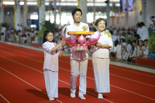 ภาพ No.318456:วันอาทิตย์ต้นเดือนที่ 5 เมษายน พ.ศ.2569 พิธีทอดผ้าป่าสมทบมหาสังฆทาน 40,000 กว่าวัดทั่วประเทศ ณ สภาธรรมกายสากล วัดพระธรรมกาย