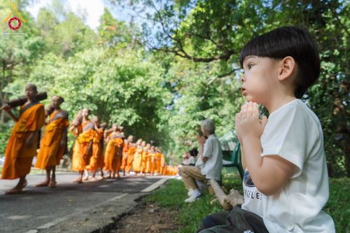 ภาพ No.329151:วันเสาร์ที่ 16 พฤษภาคม พ.ศ.2569 ธรรมยาตรา เดินดูดวงขึ้นดอยฉลองแชมป์บาลี วัดบ้านขุน อำเภอฮอด จังหวัดเชียงใหม่