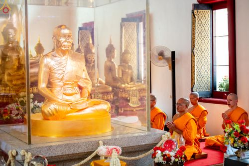 ภาพ No.296821:วันที่ 17 มกราคม พ.ศ. 2569 พิธีจุดประทีปถวายเป็นพุทธบูชา และบูชาธรรมมหาปูชนียาจารย์  ณ วัดโบสถ์บน ต.บางคูเวียง จ.นนทบุรี อนุสรณ์สถานลำดับที่ 4 สถานที่เกิดด้วยกายธรรม ในโครงการธรรมยาตรา กตัญญูบูชา มหาปูชนียาจารย์ พระมงคลเทพมุนี(สด จนฺทสโร) พระผู้ปราบมาร อ