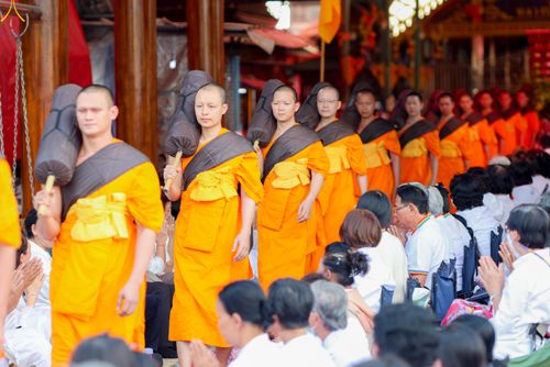 ภาพ No.295045:วันที่ 14 มกราคม พ.ศ. 2569 พิธีต้อนรับพระธรรมยาตรา อนุสรณ์สถานลำดับที่ 4  สถานที่เกิดด้วยกายธรรม ณ วัดโบสถ์บน ต.บางคูเวียง จ.นนทบุรี ในโครงการธรรมยาตรา กตัญญูบูชา มหาปูชนียาจารย์ พระมงคลเทพมุนี(สด จนฺทสโร) พระผู้ปราบมาร อนุสรณ์สถาน 7 แห่ง ปีที่ 14