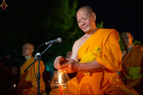 ภาพ No.82039:พิธีจุดวิสาขประทีป 22,000 ดวงและโคมลอย 3,000 ดวง ( Festival  lampion Vesak Indonesia) ณ มหาเจดียบรมพุทโธ อินโดนีเซีย  วันอาทิตย์ที่ 4 มิ.ย. พ.ศ.2566