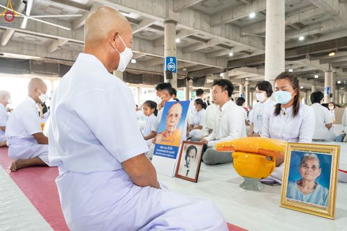 ภาพ No.84145:พิธีเวียนประทักษิณ พิธีวันทาเจดีย์ พิธีขอขมา และมอบผ้าไตร  ในโครงการบรรพชาอุปสมบทหมู่ธรรมทายาทรุ่นเข้าพรรษา และโครงการบรรพชาสามเณรโรงเรียนนานาชาติ รุ่นที่12 ในวันเสาร์ที่ 22 กรกฎาคม พ.ศ. 2566