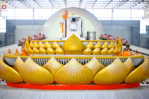 ภาพ No.82359:พิธีหล่อพระประธานเพื่อประดิษฐาน ณ มหาวิหารคด วันอาทิตย์ที่ 11 มิถุนายน พ.ศ. 2566 ณ สภาธรรมกายสากล วัดพระธรรมกาย