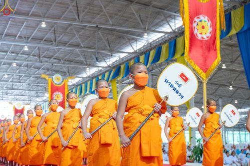 ภาพ No.85275:พิธีมุทิตาสักการะพระภิกษุ ผู้สอบได้เปรียญธรรม ๙ ประโยคระดับโลก, พิธีมอบโล่เกียรติยศและทุนการศึกษา สำนักเรียนบาลีดีเด่นทั่วประเทศ ในวันสมาธิโลก อาทิตย์ที่ 6 สิงหาคม พ.ศ. 2566 ณ สภาธรรมกายสากล วัดพระธรรมกาย