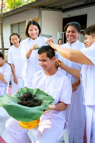 ภาพ No.319730:วันอาทิตย์ที่ 5 เมษายน พ.ศ.2569 พิธีตัดปอยผม และปลงผมนาคธรรมทายาท โครงการบรรพชาและอุปสมบทหมู่ รุ่นบูชาธรรม 82 ปี หลวงพ่อธัมมชโย