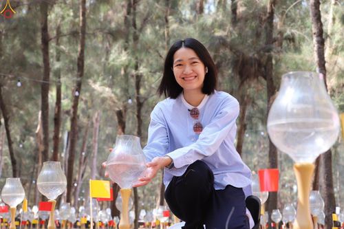 ภาพ No.300469:ภาพเบื้องหลังอาสาสมัครรวมใจ ชุดที่ 3 ในโครงการธรรมยาตรา กตัญญูบูชา มหาปูชนียาจารย์ พระมงคลเทพมุนี(สด จนฺทสโร) พระผู้ปราบมาร อนุสรณ์สถาน 7 แห่ง ปีที่ 14