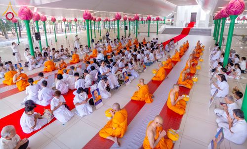 ภาพ No.298223:วันเสาร์ที่ 17 มกราคม พ.ศ. 2569 พิธีบรรพชาอุปสมบท โครงการอุปสมบทหมู่ บูชาธรรมครบ 117 ปี คุณยายอาจารย์มหารัตนอุบาสิกาจันทร์ ขนนกยูง  ณ อุโบสถพระไตรปิฎก วัดพระธรรมกาย