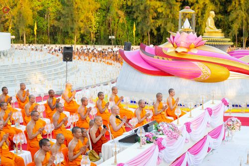 ภาพ No.292018:วันที่ 10 มกราคม พ.ศ. 2569 พิธีจุดประทีปถวายเป็นพุทธบูชา และบูชาธรรมมหาปูชนียาจารย์  ณ อนุสรณ์สถานคลองบางนางแท่น อ.สามพราน จ.นครปฐม ในโครงการธรรมยาตรา กตัญญูบูชา มหาปูชนียาจารย์ พระมงคลเทพมุนี(สด จนฺทสโร) พระผู้ปราบมาร อนุสรณ์สถาน 7 แห่ง ปีที่ 14