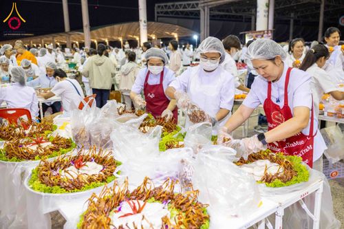 ภาพ No.302975:วันที่ 26 มกราคม พ.ศ. 2569 พิธีถวายภัตตาหารเป็นสังฆทาน แด่พระธรรมยาตรา ณ วัดพระธรรมกาย  จังหวัดปทุมธานี ในโครงการธรรมยาตรา กตัญญูบูชา มหาปูชนียาจารย์ พระมงคลเทพมุนี(สด จนฺทสโร) พระผู้ปราบมาร อนุสรณ์สถาน 7 แห่ง ปีที่ 14