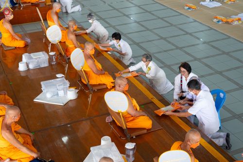 ภาพ No.84022:พิธีบุพเปตพลี ครั้งที่ 137 ร่วมอุทิศบุญกุศลแด่หมู่ญาติที่ล่วงลับไปแล้ว และสืบทอดอายุพระพุทธศาสนา ในวันจันทร์ที่ 17 กรกฎาคม พ.ศ. 2566 ณ หอฉันคุณยายอาจารย์ฯ วัดพระธรรมกาย