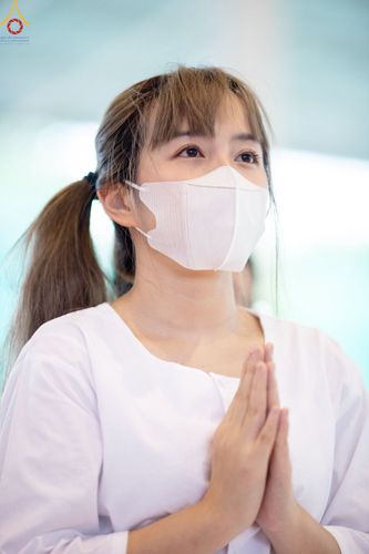 ภาพ No.80297:พิธีตักบาตรฉลองพระใหม่ ในโครงการบรรพชาอุปสมบทหมู่วันคุ้มครองโลก ณ สภาธรรมกายสากล วัดพระธรรมกาย วันอาทิตย์ที่ 16 เมษายน พ.ศ.2566