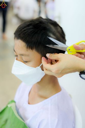 ภาพ No.78727:พิธีปลงผมนาคธรรมทายาท โครงการอบรมยุวธรรมทายาท มัชฌิมธรรมทายาท และธรรมทายาทรุ่นอุดมศึกษา ณ สภาธรรมกายสากล วัดพระธรรมกาย วันเสาร์ที่ 1 เมษายน พ.ศ. 2566