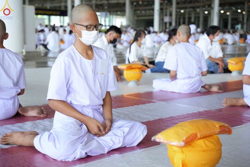 ภาพ No.79340:พิธีขอขมา มอบบาตรและผ้าไตร ในโครงการบรรพชาสามเณรฟื้นฟูพระพุทธศาสนาทั่วไทย โครงการอบรมยุวธรรมทายาท มัชฌิมธรรมทายาท และธรรมทายาทรุ่นอุดมศึกษา ณ สภาธรรมกายสากล วัดพระธรรมกาย วันเสาร์ที่ 1 เมษายน พ.ศ. 2566