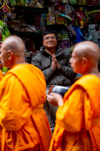 ภาพ No.317183:วันจันทร์ที่ 30 มีนาคม พ.ศ.2569 จาริกบิณฑบาตสยมภูนาทสู่พระราชวังหนุมานโดกา ประเทศเนปาล