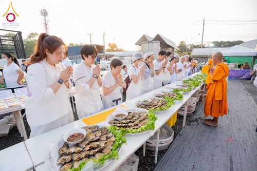 ภาพ No.296779:วันที่ 18 มกราคม พ.ศ. 2569 พิธีถวายภัตตาหารเป็นสังฆทาน แด่พระธรรมยาตรา ณ วัดโบสถ์บน ต.บางคูเวียง จ.นนทบุรี อนุสรณ์สถานลำดับที่ 4 สถานที่เกิดด้วยกายธรรม ในโครงการธรรมยาตรา กตัญญูบูชา มหาปูชนียาจารย์ พระมงคลเทพมุนี(สด จนฺทสโร) พระผู้ปราบมาร อนุสรณ์สถาน 7 แ