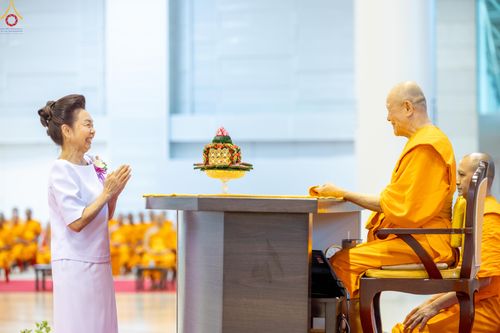 ภาพ No.281073:วันที่ 21 ธันวาคม พ.ศ.2568 พิธีมุทิตาหลวงพ่อทัตตชีโว ณ ห้องแก้วสารพัดนึก วัดพระธรรมกาย