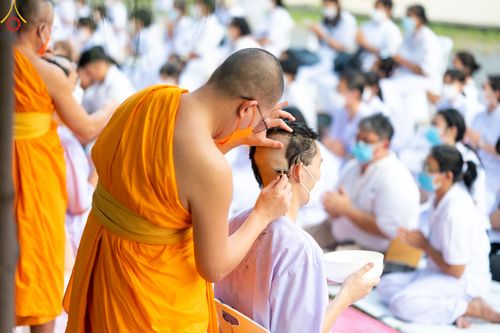 ภาพ No.82596:พิธีตัดปอยผมและปลงผมนาคธรรมทายาท ในโครงการอุปสมบทหมู่ธรรมทายาทพุทธศาสตร์สากล รุ่นที่ 7 (ภาคฤดูฝน) วันอาทิตย์ที่ 11 มิถุนายน พ.ศ. 2566 ณ  วัดพระธรรมกาย