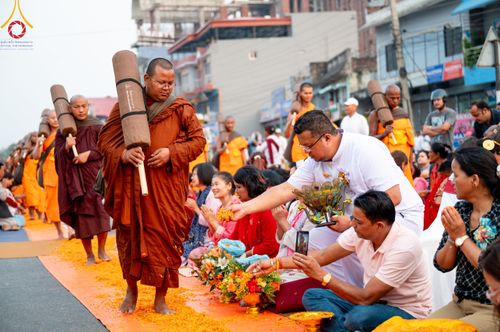 ภาพ No.317097:วันเสาร์ที่ 28 มีนาคม พ.ศ.2569 ธรรมยาตราจาริก ณ ซุ้มประตูลุมพินีเกต(Lumbini Gate) ประเทศเนปาล