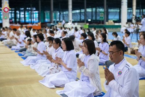 ภาพ No.303542:วันที่ 27 มกราคม พ.ศ. 2569 พิธีถวายภัตตาหารเป็นสังฆทาน แด่พระธรรมยาตรา ณ วัดพระธรรมกาย  จังหวัดปทุมธานี ในโครงการธรรมยาตรา กตัญญูบูชา มหาปูชนียาจารย์ พระมงคลเทพมุนี(สด จนฺทสโร) พระผู้ปราบมาร อนุสรณ์สถาน 7 แห่ง ปีที่ 14