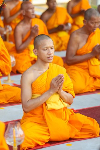 ภาพ No.302798:วันที่ 24 มกราคม พ.ศ. 2569 พิธีจุดประทีปธรรมถวายเป็นพุทธบูชา  และบูชาธรรมมหาปูชนียาจารย์  ณ อาคารธรรมยาตรา กตัญญูบูชามหาปูชนียาจารย์  ตรงข้ามวัดปากน้ำภาษีเจริญ จ.กรุงเทพมหานคร ในโครงการธรรมยาตรา กตัญญูบูชา มหาปูชนียาจารย์ พระมงคลเทพมุนี(สด จนฺทสโร) พระผู