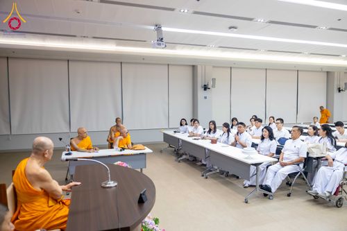 ภาพ No.324906:วันพฤหัสบดีที่ 23 เมษายน พ.ศ.2569  หลวงพ่อทัตตชีโว รองเจ้าอาวาสวัดพระธรรมกาย ถวายการต้อนรับและปฏิสันถารคณะชาวอินโดนีเซีย