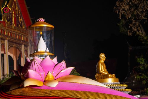 ภาพ No.297256:วันที่ 15 มกราคม พ.ศ.2569 พระธรรมยาตราปฏิบัติธรรมและถ่ายภาพหมู่ประวัติศาสตร์ อนุสรณ์สถานลำดับที่ 4 สถานที่เกิดด้วยกายธรรม  ณ วัดโบสถ์บน ต.บางคูเวียง จ.นนทบุรี ในโครงการธรรมยาตรา กตัญญูบูชา มหาปูชนียาจารย์ พระมงคลเทพมุนี(สด จนฺทสโร) พระผู้ปราบมาร อนุสรณ์ส