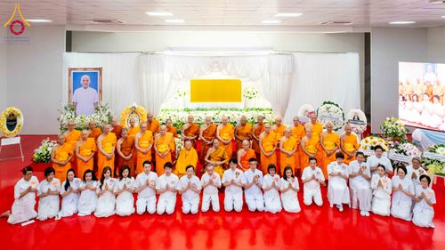 ภาพ No.314492:วันพฤหัสบดีที่ 19 มีนาคม พ.ศ. 2569 พิธีบำเพ็ญกุศล คุณพ่อณรงค์ จินตมากุล โยมบิดา พระครูปลัดรัตนวีรวัฒน์ (รังสฤษดิ์ อิทฺธิจินตโก) ที่ปรึกษาเจ้าคณะจังหวัดปทุมธานี เจ้าอาวาสวัดพระธรรมกาย  ณ ห้องปลูกศรัทธา 2 วัดพระธรรมกาย ปทุมธานี