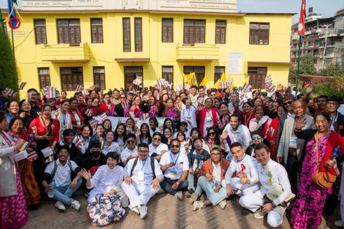 ภาพ No.129953:พิธีตัดปอยผมและแห่นาคธรรมทายาท ในโครงการบรรพชา 1,250 รูป ณ แดนประสูติ สวนลุมพินี ประเทศเนปาล วันที่ 2 มีนาคม พ.ศ. 2567