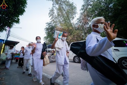 ภาพ No.110630:พิธีต้อนรับพระธรรมยาตรา ในโครงการธรรมยาตรากตัญญูบูชา มหาปูชนียาจารย์ พระมงคลเทพมุนี(สด จนฺทสโร) พระผู้ปราบมาร อนุสรณ์สถาน 7 แห่ง ปีที่ 12 วันที่ 11 มกราคม พ.ศ. 2567 ณ อนุสรณ์สถานลำดับที่ 3 สถานที่เกิดใหม่ในเพศสมณะ วัดสองพี่น้อง จ.สุพรรณบุรี