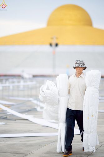 ภาพ No.225297:วันที่ 20 - 27 เมษายน พ.ศ. 2568 "ภาพแห่งความปลื้มที่ไม่มีวันจบ" คณะสงฆ์สามเณร เจ้าหน้าที่ และสาธุชน ร่วมแรงร่วมใจกันเตรียมงานและเก็บงาน เพื่อวันคุ้มครองโลก พิธีถวายมหาสังฆทานคณะสงฆ์ 40,000 กว่าวัดทั่วประเทศ