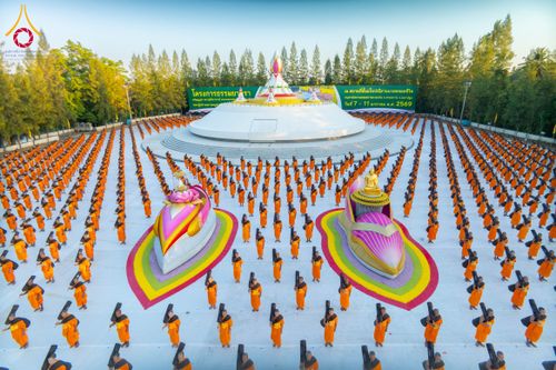 ภาพ No.290675:วันที่ 8 มกราคม พ.ศ. 2569 พระธรรมยาตราปฏิบัติธรรม และถ่ายภาพหมู่ประวัติศาสตร์ ในโครงการธรรมยาตรา กตัญญูบูชามหาปูชนียาจารย์ พระมงคลเทพมุนี(สด จนฺทสโร) พระผู้ปราบมาร อนุสรณ์สถาน 7 แห่ง ปีที่ 14 ณ อนุสรณ์สถานคลองบางนางแท่น อ.สามพราน จ.นครปฐม