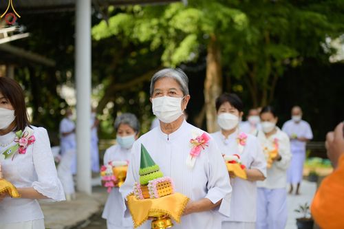 ภาพ No.65471:พิธีขอขมามอบผ้าไตร นาคธรรมทายาท ในโครงการอุปสมบทบูชาธรรม มหาปูชนียาจารย์ประจำปี 2565 ณ ศูนย์อบรมเยาวชนผาสุกวนิช จ.ราชบุรี วันที่ 19 พฤศจิกายน พ.ศ. 2565