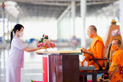 ภาพ No.63864:พิธีขอขมาและมอบผ้าไตรแด่นาคธรรมทายาท โครงการอุปสมบทบูชาธรรมมหาปูชนียาจารย์ วันอาทิตย์ที่ 20 พฤศจิกายน พ.ศ. 2565