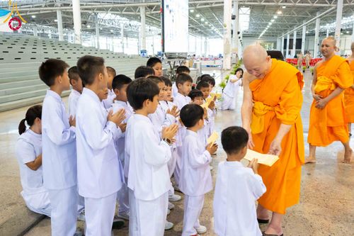 ภาพ No.308648:วันที่ 1 กุมภาพันธ์ พ.ศ. 2569 พิธีรับประกาศนียบัตร และพระของขวัญพระธรรมยาตรา ณ สภาธรรมกายสากล วัดพระธรรมกาย จ.ปทุมธานี