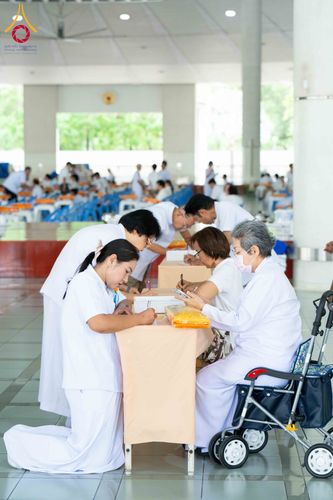 ภาพ No.326679:วันที่ 1 พฤษภาคม พ.ศ.2569 พิธีบุพเปตพลี ครั้งที่ 181 ร่วมอุทิศบุญแด่หมู่ญาติที่ล่วงลับไปแล้ว และสืบทอดอายุพระพุทธศาสนา ณ หอฉันคุณยายอาจารย์ฯ วัดพระธรรมกาย