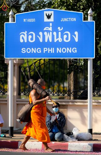 ภาพ No.105620:พิธีต้อนรับพระธรรมยาตรา ในโครงการธรรมยาตรากตัญญูบูชา มหาปูชนียาจารย์ พระมงคลเทพมุนี(สด จนฺทสโร) พระผู้ปราบมาร อนุสรณ์สถาน 7 แห่ง ปีที่ 12 วันที่ 3 มกราคม พ.ศ. 2567 ณ อนุสรณ์สถานโลตัสแลนด์ จ.สุพรรณบุรี