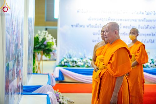 ภาพ No.90754:พิธีบำเพ็ญกุศลสวดพระอภิธรรม  อุบาสกถาวร พรหมถาวร (อุบาสกผู้ปั้นพระ) คืนที่ 3 วันจันทร์ที่ 16 ตุลาคม พ.ศ. 2566 ณ ห้องแก้วสารพัดนึก 1 สภาธรรมกายสากล วัดพระธรรมกาย จ.ปทุมธานี