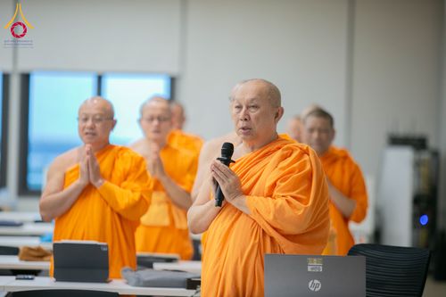 ภาพ No.285091:วันศุกร์ที่12 ธันวาคม พ.ศ.2568  อบรม AI ให้พระเจ้าอาวาสต่างประเทศ โดย แผนกบัณฑิตศึกษา กองวิชาการ ศูนย์พุทธศาสตร์ศึกษา DCI สำนักการศึกษา วัดพระธรรมกาย