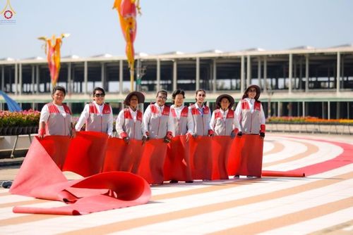 ภาพ No.306521:ภาพเบื้องหลังอาสาสมัครรวมใจ ชุดที่ 5 ในโครงการธรรมยาตรา กตัญญูบูชา มหาปูชนียาจารย์ พระมงคลเทพมุนี(สด จนฺทสโร) พระผู้ปราบมาร อนุสรณ์สถาน 7 แห่ง ปีที่ 14