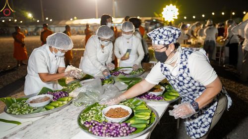 ภาพ No.73733:พิธีถวายภัตตาหารเป็นสังฆทาน แด่คณะพระธรรมยาตราฯ ในโครงการธรรมยาตรากตัญญูบูชา มหาปูชนียาจารย์ พระมงคลเทพมุนี(สด จนฺทสโร) พระผู้ปราบมาร อนุสรณ์สถาน 7 แห่ง ปีที่ 11 วันที่ 22 มกราคม พ.ศ. 2566