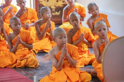 ภาพ No.317987:วันพฤหัสบดีที่ 2 เมษายน พ.ศ.2569 พิธีปลงผม , พิธีขอขมามอบบาตรและผ้าไตร , พิธีบรรพชาสามเณร จำนวน 28 รูป   ณ วัดโซกเป็ดอภิญญาโณ ต.เมืองเก่า อ.เมือง จ.สุโขทัย