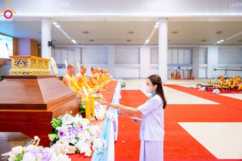 ภาพ No.90984:พิธีบำเพ็ญกุศลสวดพระอภิธรรม  อุบาสกถาวร พรหมถาวร (อุบาสกผู้ปั้นพระ) คืนที่ 6 วันพฤหัสบดีที่ 19 ตุลาคม พ.ศ. 2566 ณ ห้องแก้วสารพัดนึก 1 สภาธรรมกายสากล วัดพระธรรมกาย จ.ปทุมธานี