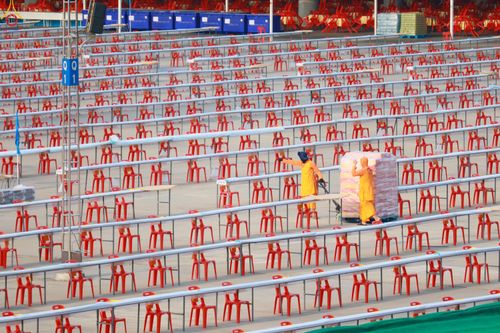 ภาพ No.322536:วันที่ 17 เมษายน พ.ศ.2569 การเรียงกล่องไทยธรรม เรียงน้ำดื่ม เรียงร่ม ณ ลานธรรมพระมหาธรรมกายเจดีย์ เพื่องานถวายมหาสังฆทาน 40,000 กว่าวัดทั่วประเทศ วันคุ้มครองโลก 22 เมษายน พ.ศ.2569 วัดพระธรรมกาย