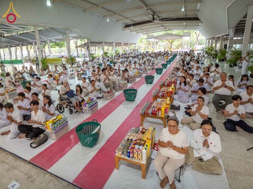 ภาพ No.322903:วันอาทิตย์ที่ 19 เมษายน พ.ศ. 2569 ตักบาตรฉลองพระใหม่ โครงการบรรพชาและอุปสมบทหมู่ รุ่นบูชาธรรม 82 ปี หลวงพ่อธัมมชโย ณ อาคารโถงช้าง สำนักงานใหญ่