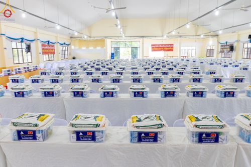 ภาพ No.137609:พิธีตักบาตร พิธีถวายสังฆทานแด่คณะสงฆ์ 323 วัด พิธีทำบุญอุทิศส่วนกุศลแด่ผู้วายชนม์ ในเหตุการณ์ความไม่สงบ 4 จังหวัดชายแดนภาคใต้ ปีที่ 20 ครั้งที่ 169 และพิธีมอบกองทุนหนุนแรงใจช่วยครูใต้ ปีที่ 17 ครั้งที่ 134 วันที่ 25 พฤษภาคม พ.ศ.2567 อ.ตากใบ จ.นราธิวาส