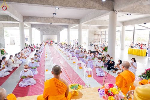 ภาพ No.65644:พิธีปลงผมและพิธีขอขมา มอบบาตรกับผ้าไตร ในโครงการอุปสมบทบูชาธรรม มหาปูชนียาจารย์ประจำปี 2565 ณ ศูนย์ปฎิบัติธรรมสมุทรปราการ(บางบ่อ)  วันอาทิตย์ที่ 20 พฤศจิกายน พ.ศ. 2565